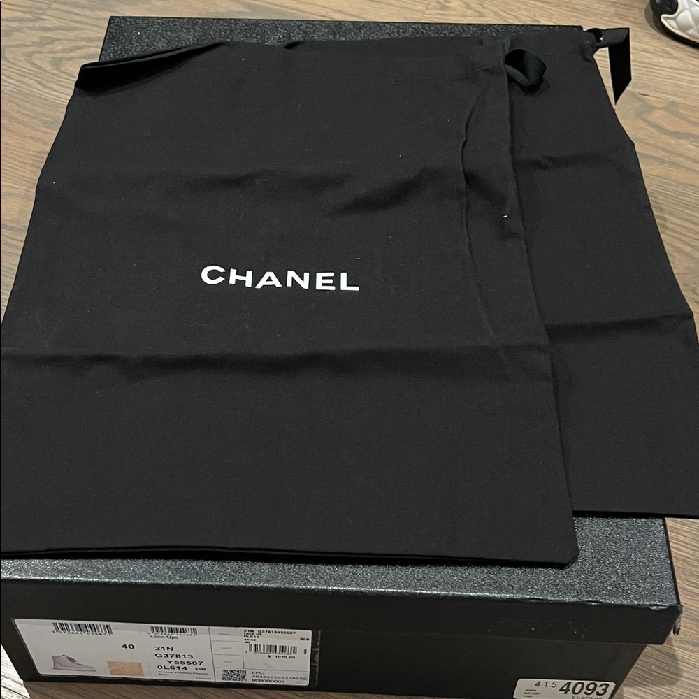 CHANEL Tan Shearling Winter Boots - Picture 12 of 12